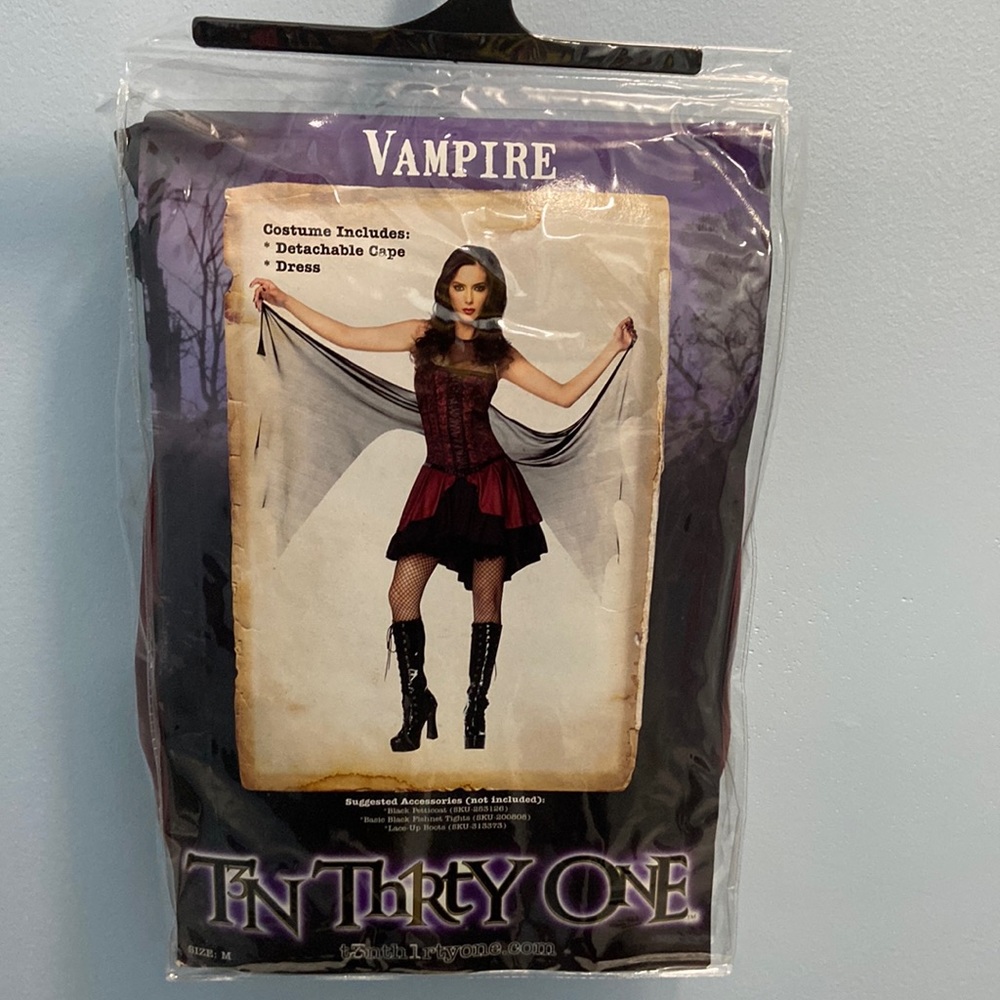Female adult Vampire Costume